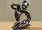 Abstrakte Bronzestatuen-küssende Liebes-Paar-thermische Farbton-Beschichtung fournisseur