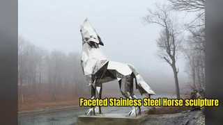Moderne geometrische galoppierende Skulptur – hochglanzpolierte Edelstahl-Kunststatue für Luxus-G