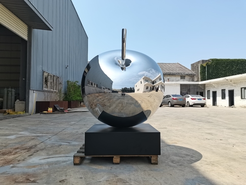 Jüngste Firmenblogs über Eleganz neu definiert: Spiegelpolierte Edelstahl-Apfel-Skulptur