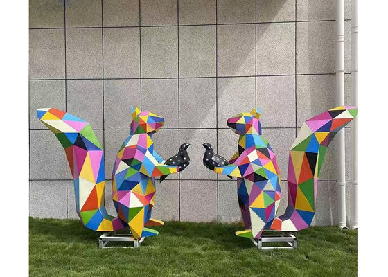 Ein guter Preis. Zeitgenössische Gartendekoration Farbenfrohe Eichhörnchenskulptur aus Edelstahl Online