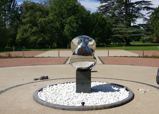 Ein guter Preis. Abstrakte Metallkunst-Skulpturen/Metallgarten-Statuen spiegeln das Polnisch wider Online