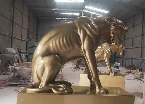Ein guter Preis. Werfendes lebensgroßes gemaltes Tierfiberglas große Cat Sculpture Public Decoration Online