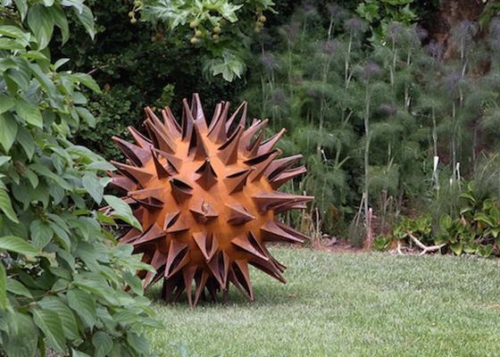 Maßgeschneiderte Größe Rostgarten Metall Dornenkugel Corten Stahlskulptur