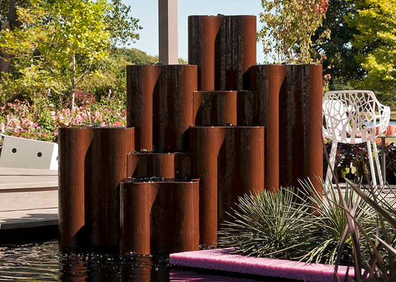 Außengestellte Corten Stahlspalte Wasserquelle für den Garten