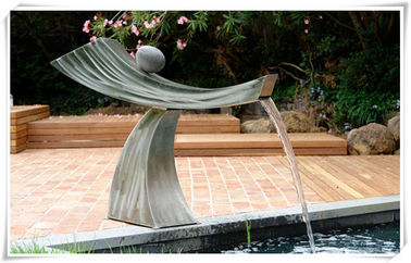 Ein guter Preis. Pool verziert Wasserfall-Brunnen, rostfreie Wasser-Eigenschaft für den Garten Online