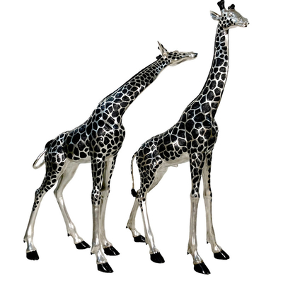 Mattes Edelstahl Giraffen Skulpturen Paar Elegantes Abstraktes Duo für Moderne Gärten
