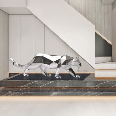 Ein guter Preis. Moderne geometrische Leoparden-Skulptur - Spiegelpolierte Edelstahl-Kunststatue für Wohn- & Bürodekoration Online
