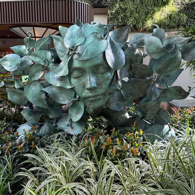 Ein guter Preis. Zeitgenössische Bronzene Fee-Skulptur zur Dekoration in Innenräumen Online