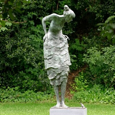 Handgefertigte Bronzene Statue der Frau und des Frosches im Garten - Patina-Skulptur in lebensgroßer Größe