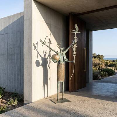 Moderne Schamanische Ibexfigur - 180 cm Handguss Bronze Außenskulptur