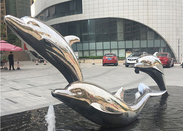 Lebensechter lebensgroßer Metalldelphin-Skulptur-Edelstahl-Skulptur im Freien für Wasser-Brunnen