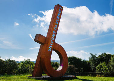 Zeitgenössische Stadt-Dekorations-Metall-Corten-Stahl-Skulptur im Freien