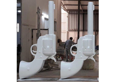 Ein guter Preis. Gemalte weiße große zeitgenössische allgemeine Metallgewehr-Skulptur für im Freien Online