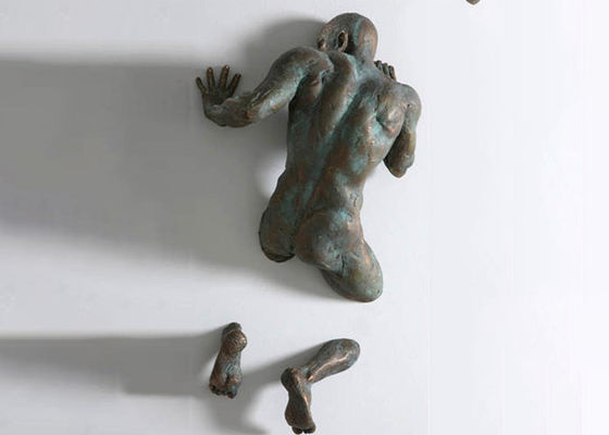 Ein guter Preis. Lebensgroße Patina-Gussbronze-an der Wand befestigte Mann-Skulptur Online