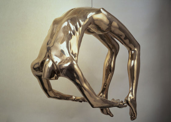 Ein guter Preis. Lebensgroßes modernes Messingcasting-hängende Mann-Statuen-Skulptur Online