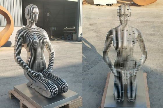 Ein guter Preis. Gebürstetes Endedelstahl-Knienfrauen-Skulptur Online