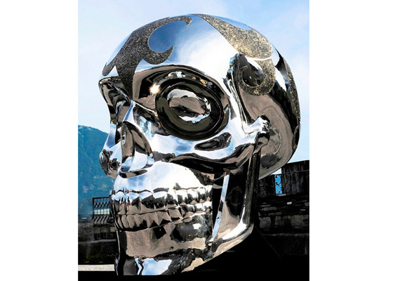 Kundengebundener Riese polierte moderne Edelstahl Skullhead-Skulptur